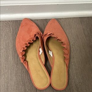 Universal Thread Ruffle Mules